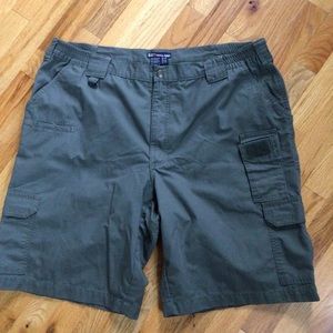 LIKE NEW 511 TACTICAL MENS OLIVE GREEN SHORTS CARGO STYLE